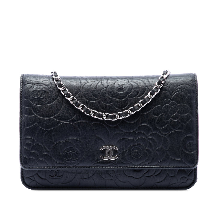 Chanel CC embossé Cuir d’agneau Camellia Wallet on Chain