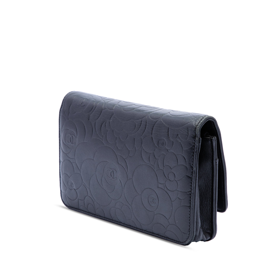 Chanel CC embossé Cuir d’agneau Camellia Wallet on Chain