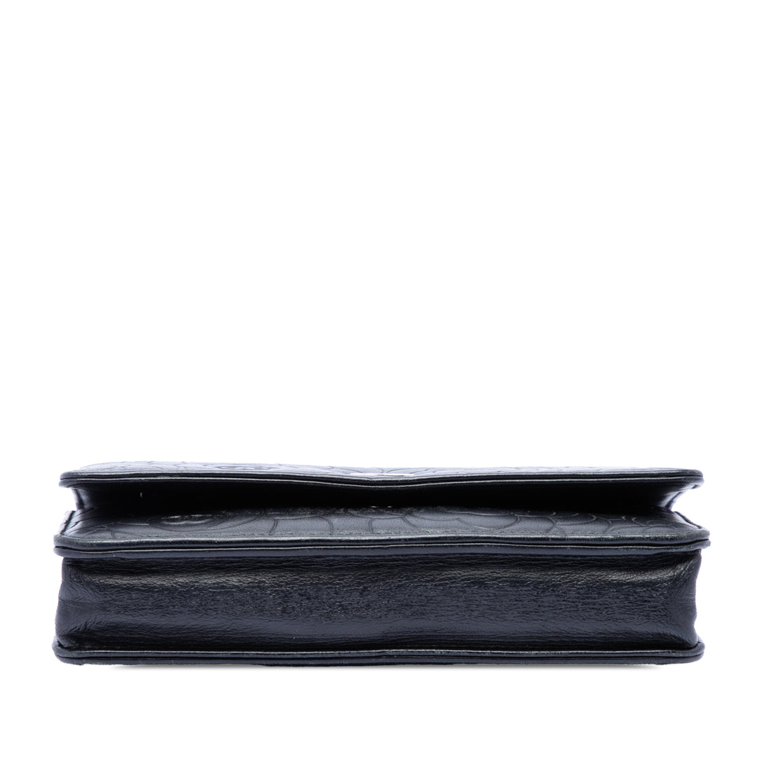 Chanel CC embossé Cuir d’agneau Camellia Wallet on Chain