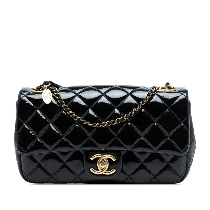 Chanel Paris Salzburg Medium Cuir verni Cuir de chèvre CC Œillets à rabat – GABY PARIS Authentique
