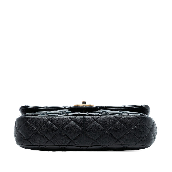 Chanel Paris Salzburg Medium Cuir verni Cuir de chèvre CC Œillets à rabat – GABY PARIS Authentique