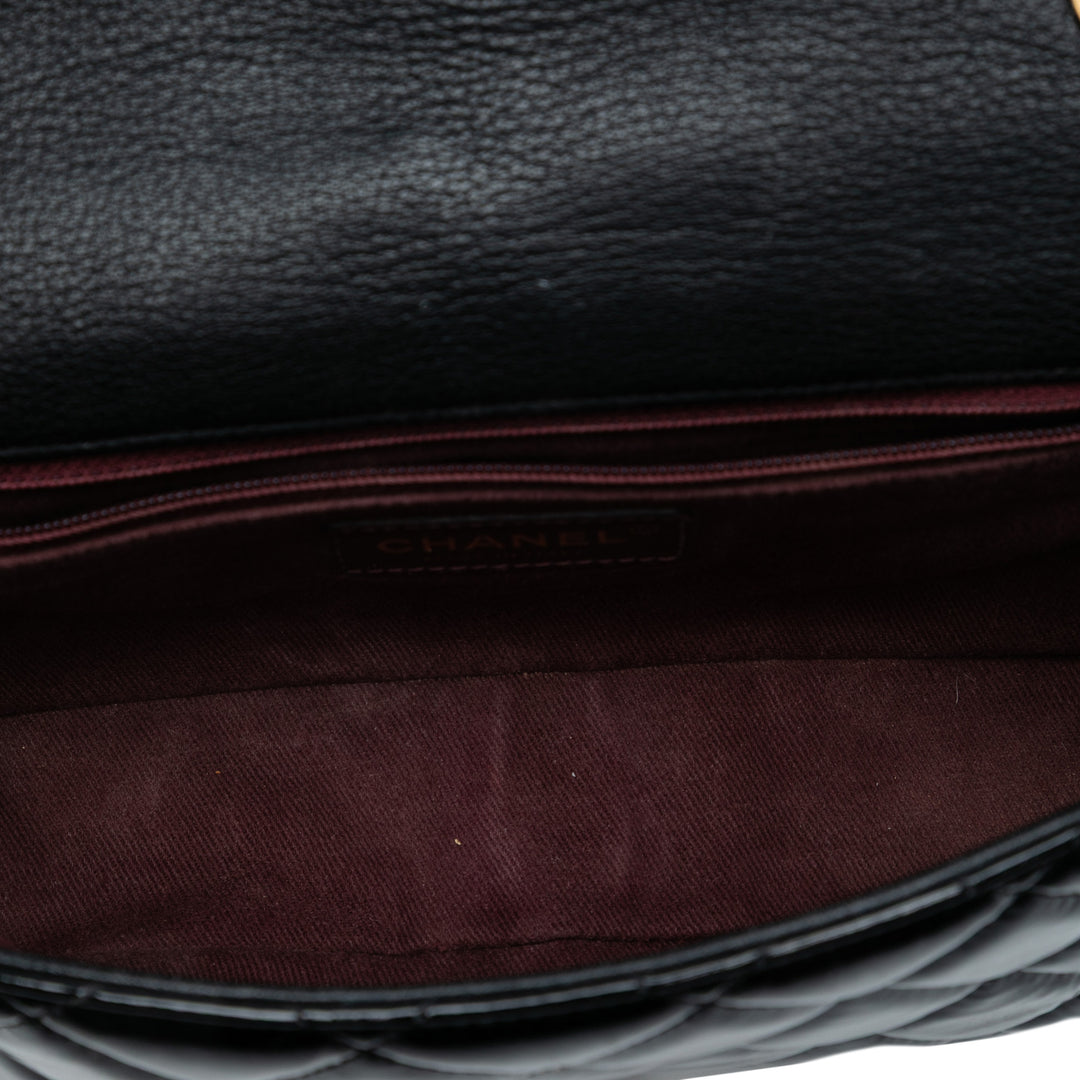 Chanel Paris Salzburg Medium Cuir verni Cuir de chèvre CC Œillets à rabat – GABY PARIS Authentique