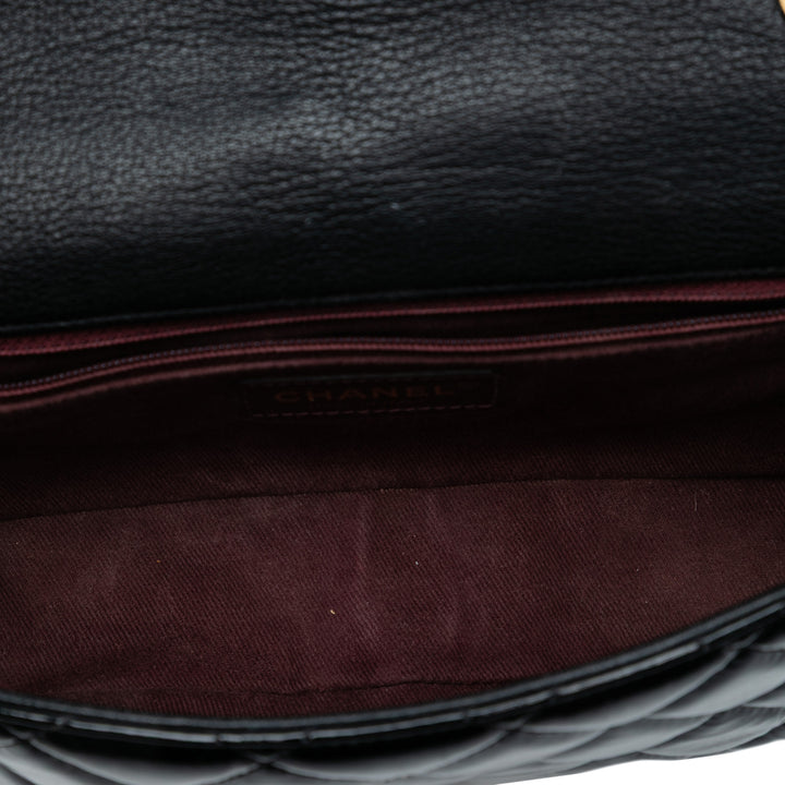 Chanel Paris Salzburg Medium Cuir verni Cuir de chèvre CC Œillets à rabat – GABY PARIS Authentique