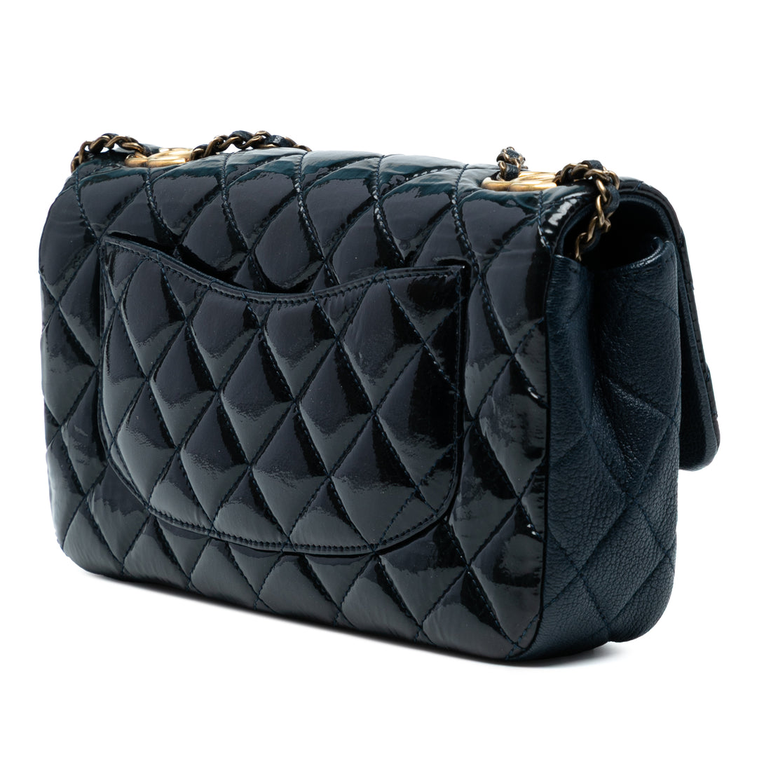 Chanel Paris-Salzburg Medium Cuir verni Goatskin CC Eyelet Flap Bleu