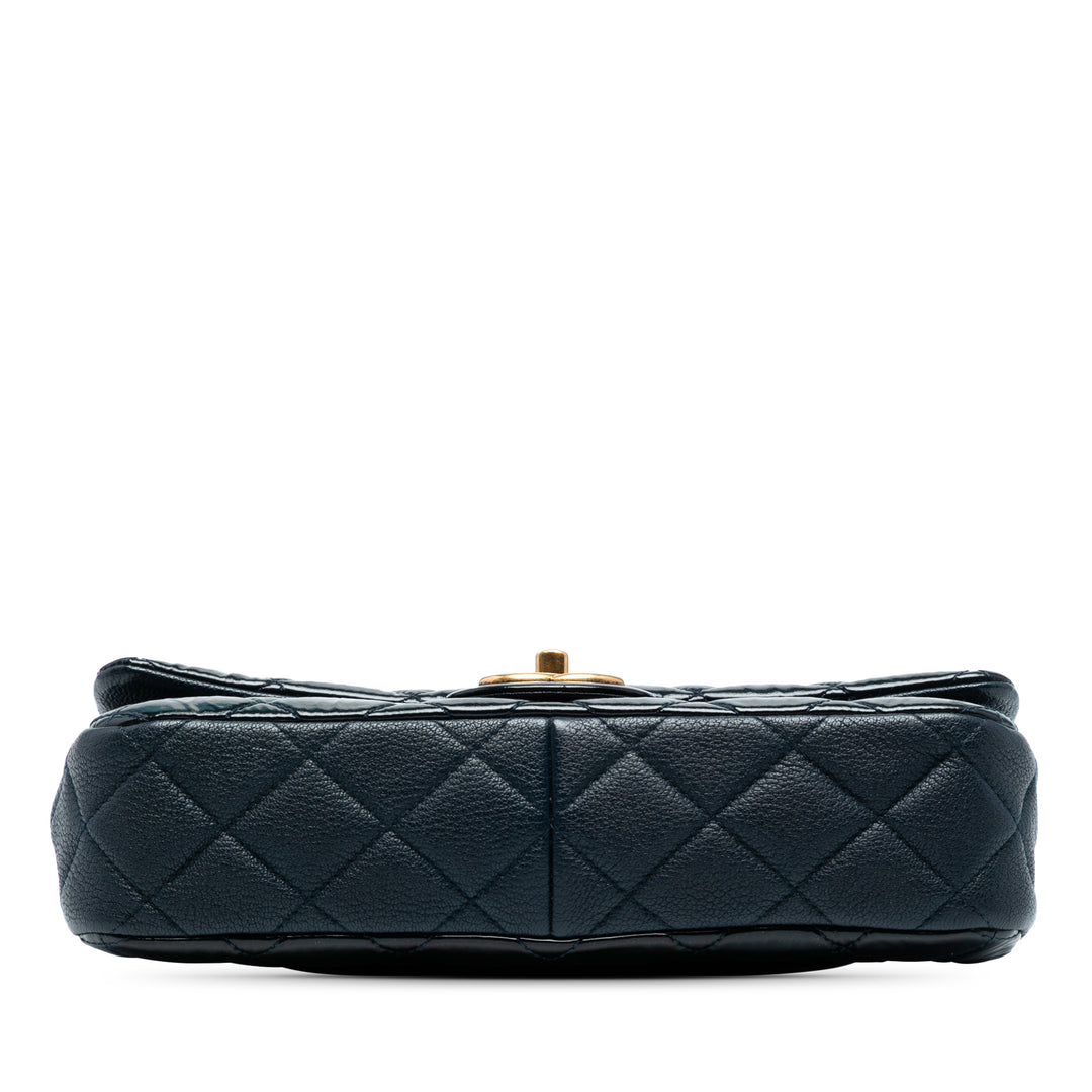 Chanel Paris-Salzburg Medium Cuir verni Goatskin CC Eyelet Flap Bleu