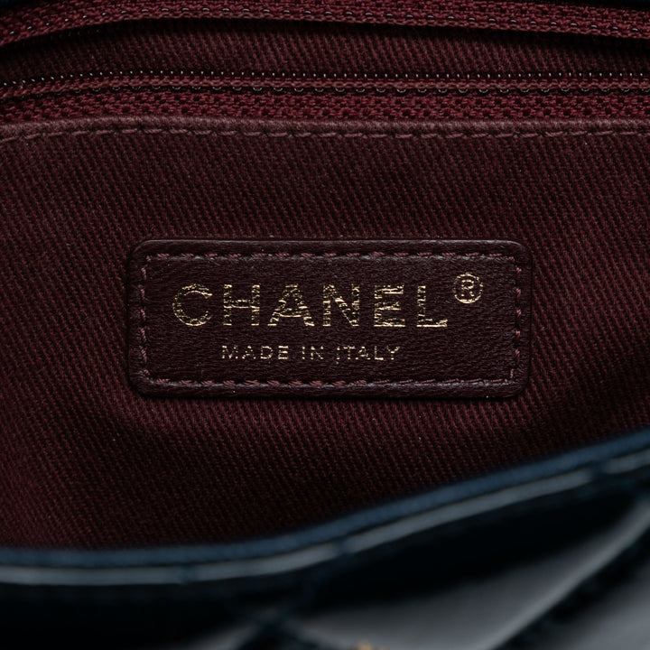 Chanel Paris-Salzburg Medium Cuir verni Goatskin CC Eyelet Flap Bleu