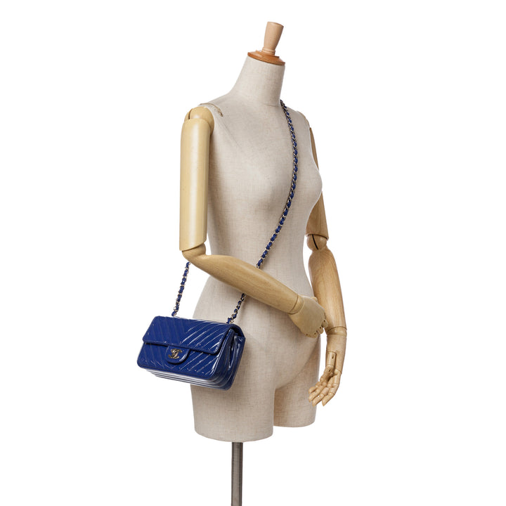 Chanel Mini Rectangular Classic Chevron Cuir verni Simple rabat