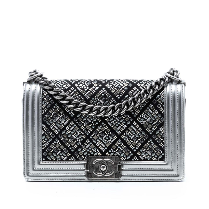 Chanel Old Medium Cuir de veau Cristal Embellished Boy à rabat
