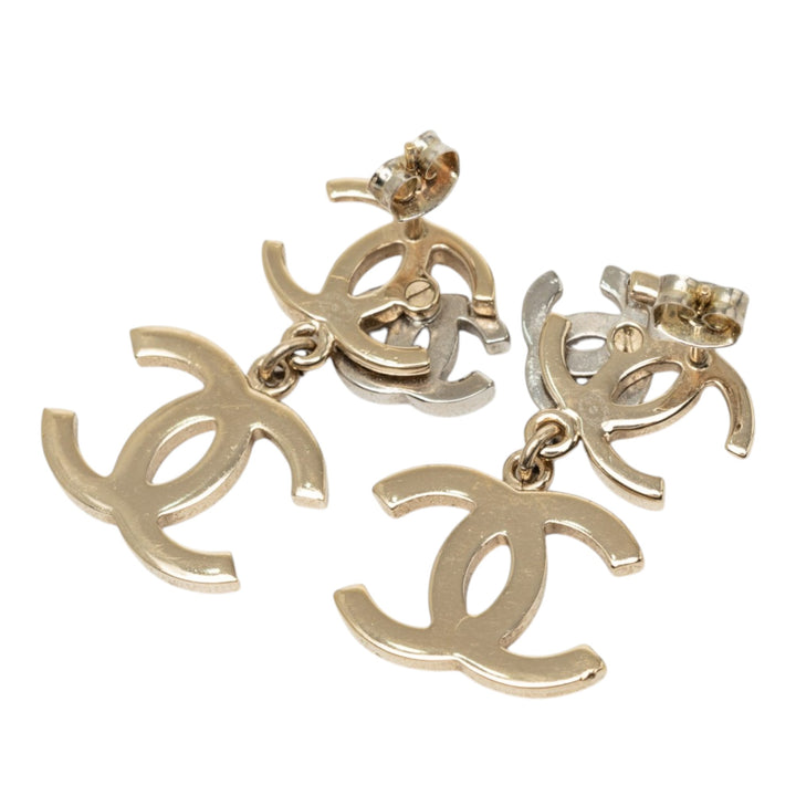 Chanel plaqué Strass et Perles fantaisie Double CC pendantes fermoir poussette Boucles d'oreilles Métal