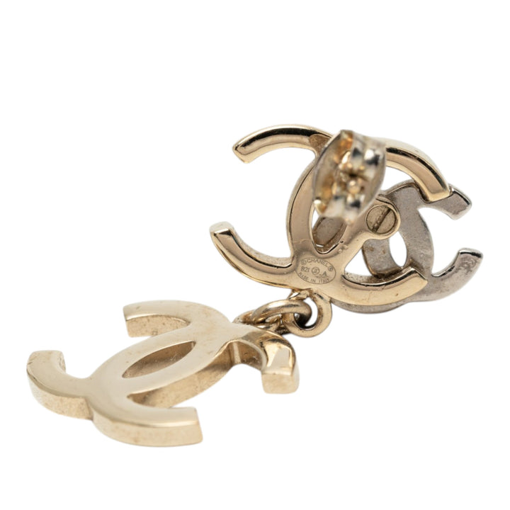 Chanel plaqué Strass et Perles fantaisie Double CC pendantes fermoir poussette Boucles d'oreilles Métal