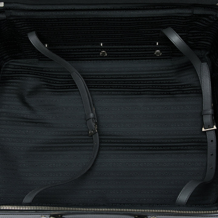Prada Rolling Trolley Suitcase Saffiano Noir – vue 4 – GABY PARIS