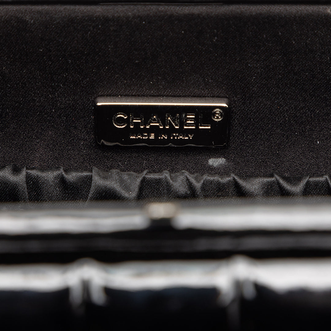 Chanel CC Chocolate Bar Cuir verni Frame Pochette – GABY PARIS Authentique