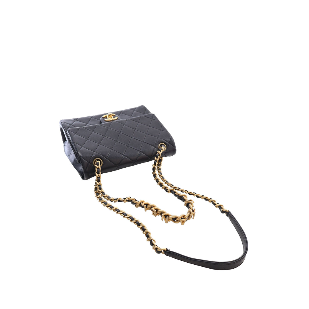 Chanel Sac bandoulière Matelassé Logo Letters Chanel Touch Chaîne à rabat Cuir d'agneau Noir – vue 11 – GABY PARIS