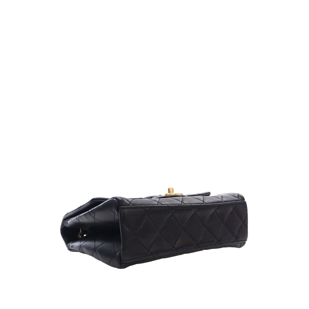 Chanel Sac bandoulière Matelassé Logo Letters Chanel Touch Chaîne à rabat Cuir d'agneau Noir – vue 14 – GABY PARIS