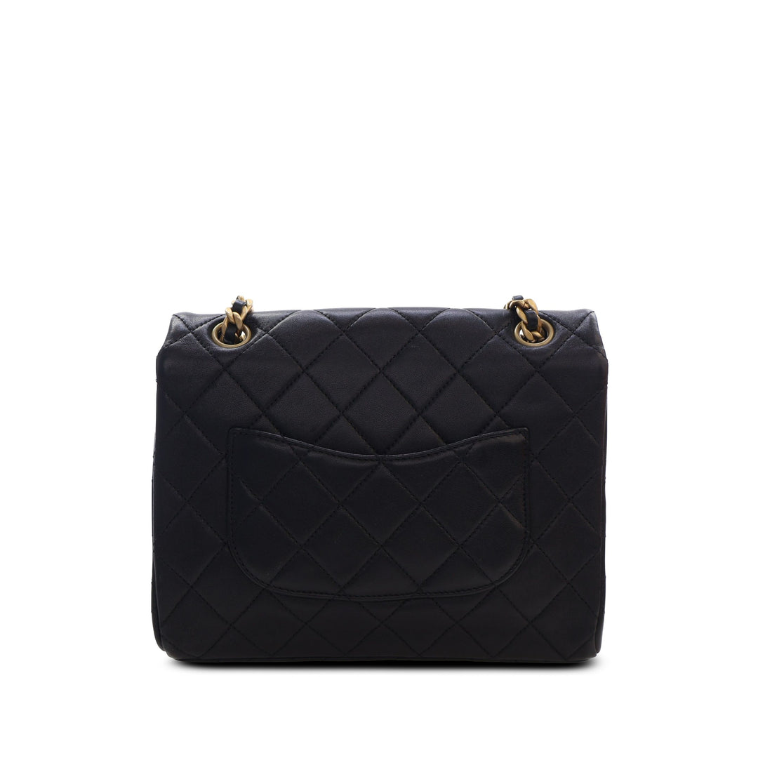 Chanel Sac bandoulière Matelassé Logo Letters Chanel Touch Chaîne à rabat Cuir d'agneau Noir – vue 2 – GABY PARIS
