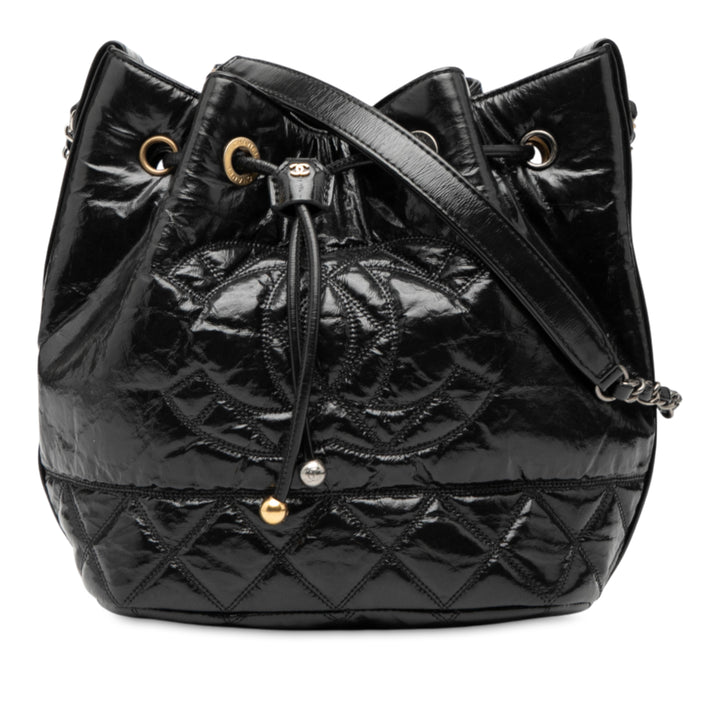 Chanel brillant vieilli Cuir de veau CC Chain Drawstring Bucket Sac – GABY PARIS Authentique