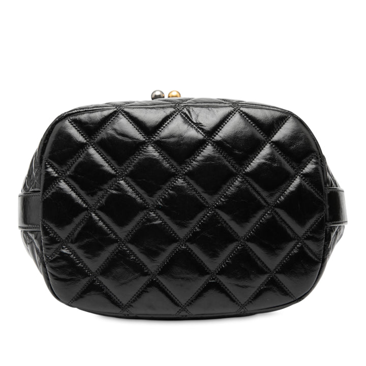 Chanel brillant vieilli Cuir de veau CC Chain Drawstring Bucket Sac – GABY PARIS Authentique