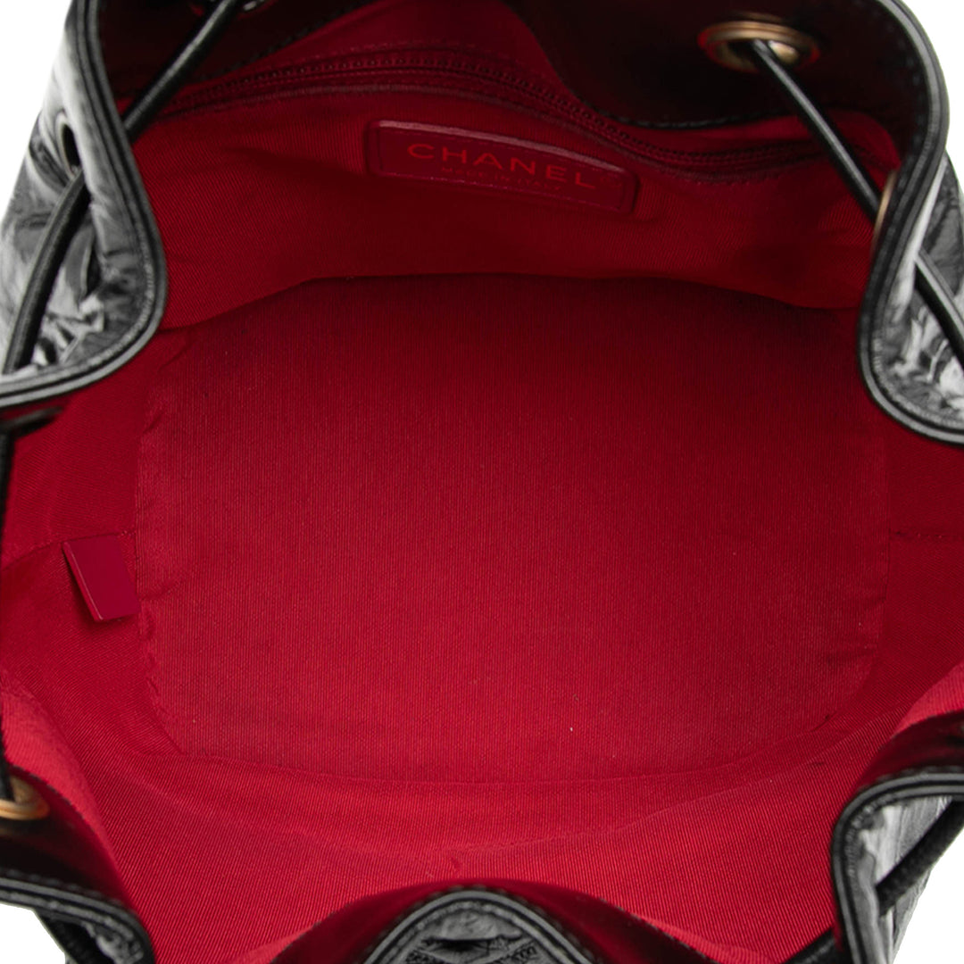 Chanel brillant vieilli Cuir de veau CC Chain Drawstring Bucket Sac – GABY PARIS Authentique