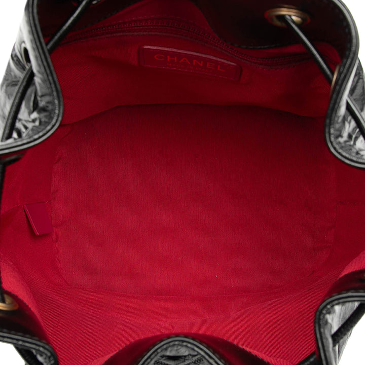 Chanel brillant vieilli Cuir de veau CC Chain Drawstring Bucket Sac – GABY PARIS Authentique