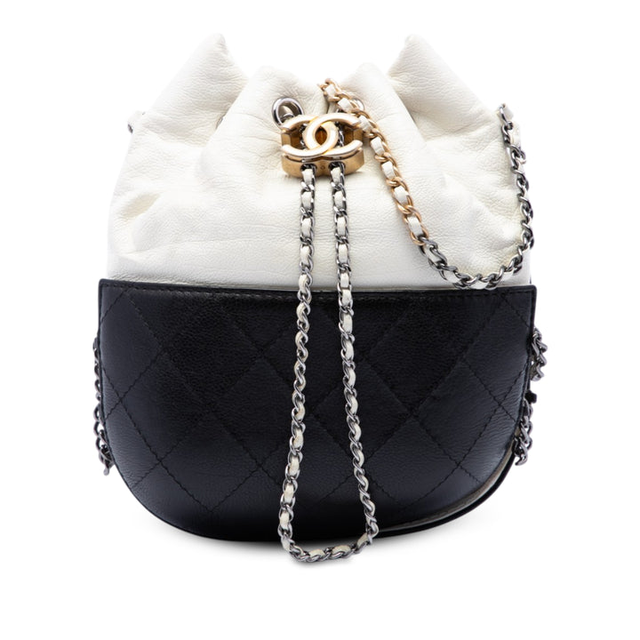 Chanel Bicolore Matelassé Gabrielle Sac seau Petit Cuir de veau Noir