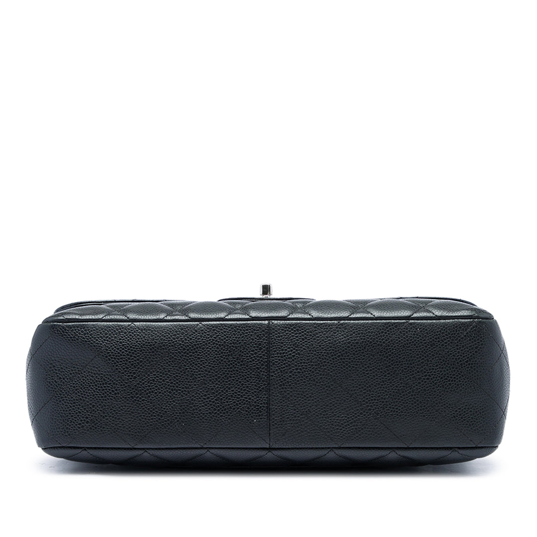 Chanel Sac porté épaule Classic Rabat simple Jumbo Cuir caviar Noir – vue 3 – GABY PARIS