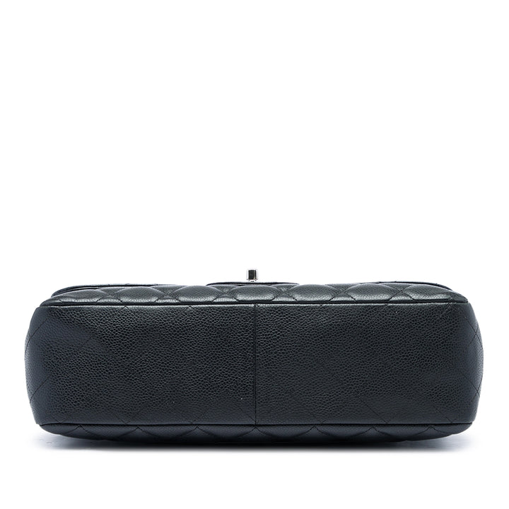 Chanel Sac porté épaule Classic Rabat simple Jumbo Cuir caviar Noir – vue 3 – GABY PARIS