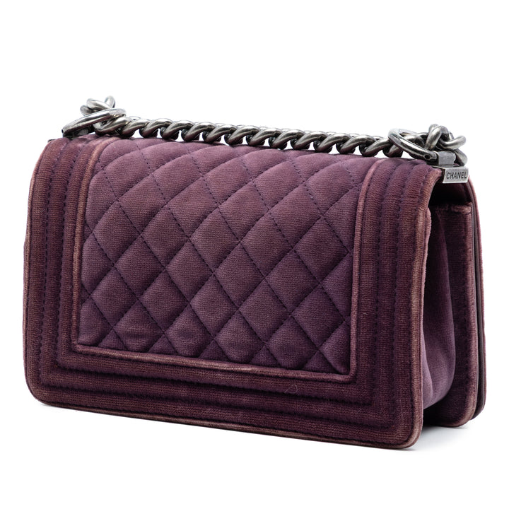 Chanel Small Matelassé Velours Boy à rabat