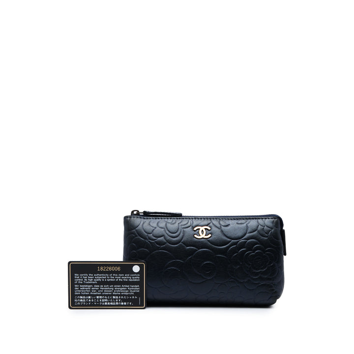 Chanel Pochette CC embossé Camellia Cuir d'agneau Bleu – vue 6 – GABY PARIS