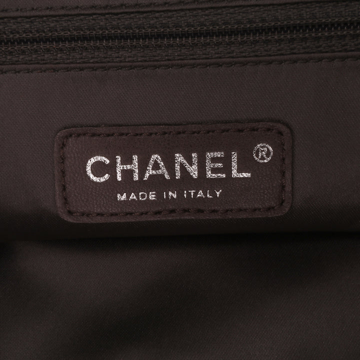 Chanel perforé Crackled Métallisé Drill Cabas Cuir de veau Doré – vue 5 – GABY PARIS