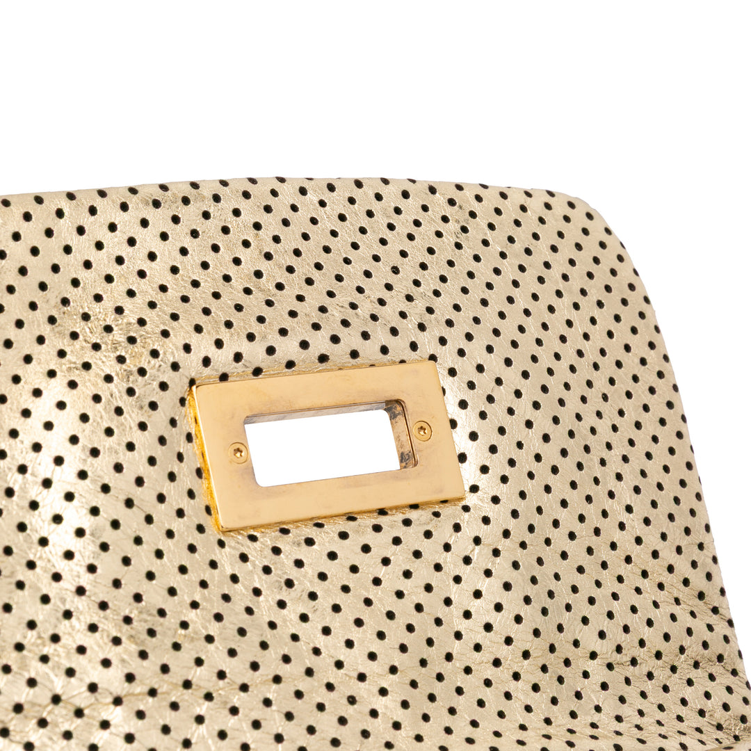 Chanel perforé Crackled Métallisé Drill Cabas Cuir de veau Doré – vue 8 – GABY PARIS