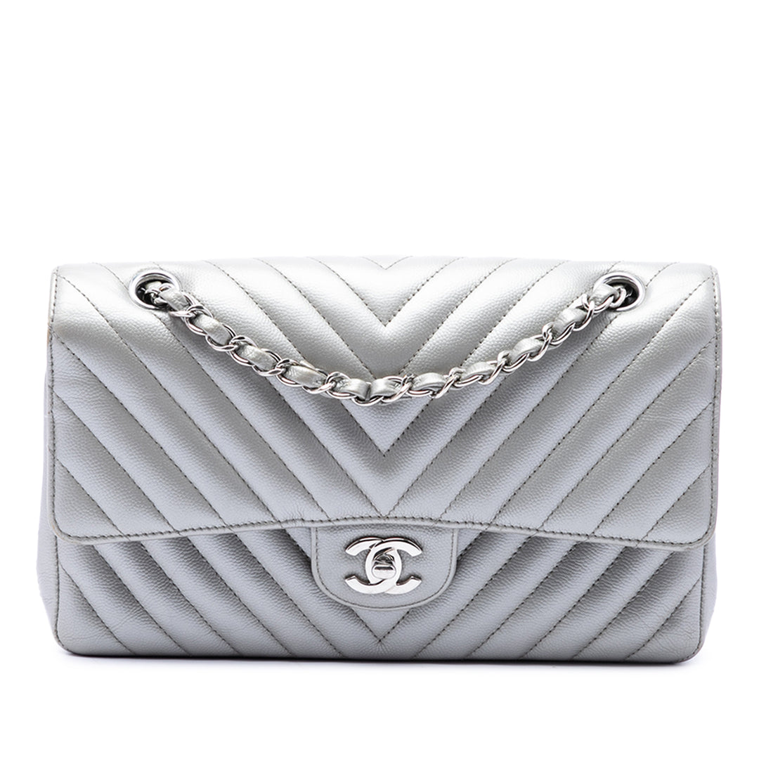 Chanel Classic Chevron Double rabat Moyen Cuir caviar Argenté – vue principale – GABY PARIS