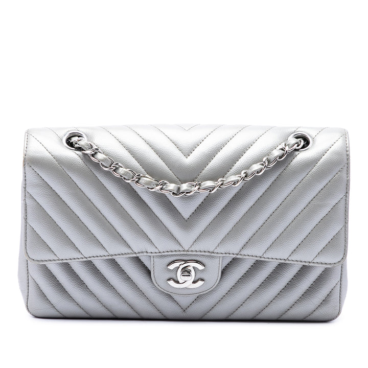 Chanel Classic Chevron Double rabat Moyen Cuir caviar Argenté – vue principale – GABY PARIS