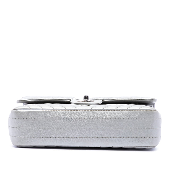 Chanel Classic Chevron Double rabat Moyen Cuir caviar Argenté – vue 3 – GABY PARIS