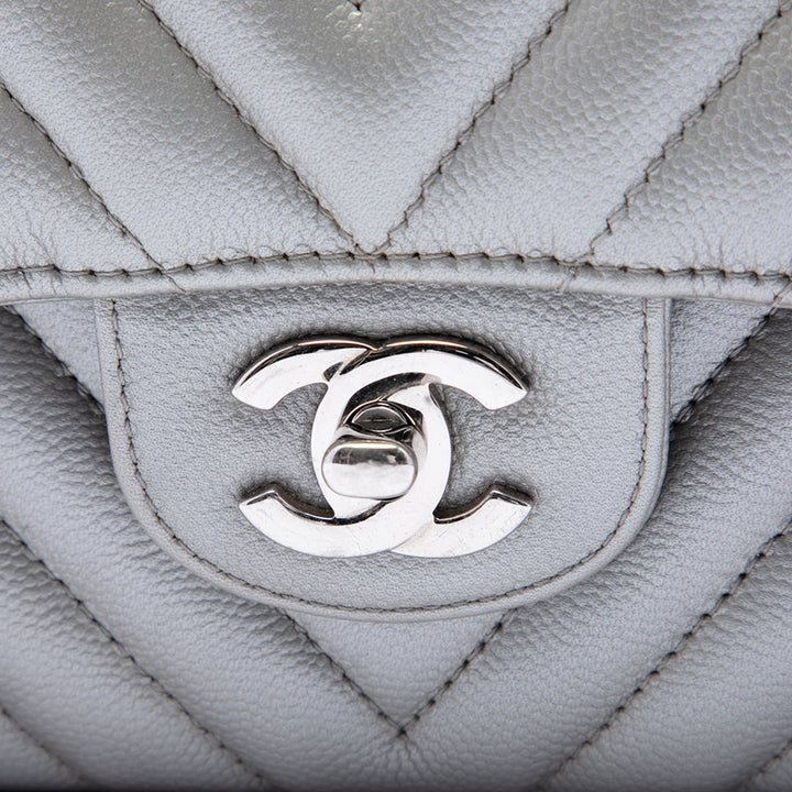 Chanel Classic Chevron Double rabat Moyen Cuir caviar Argenté – vue 5 – GABY PARIS
