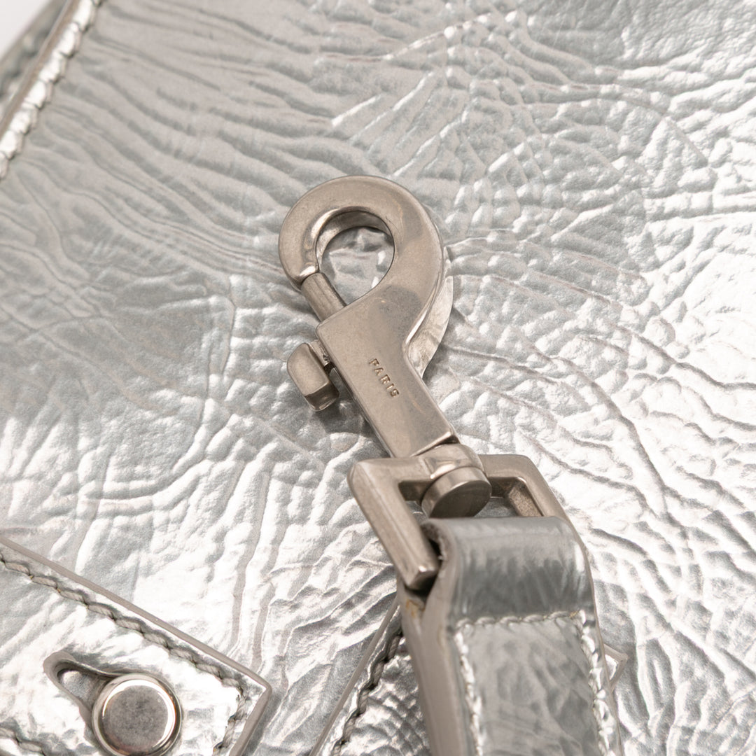 Saint Laurent Nano Métallisé Crinkled Cuir de veau Supple Sac De Jour Sac cartable Argenté