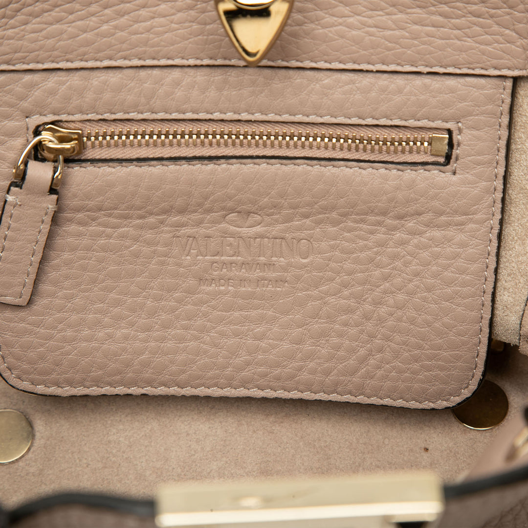 Valentino Sac à main Grainy Rockstud Mini Cuir de veau Marron – vue 5 – GABY PARIS