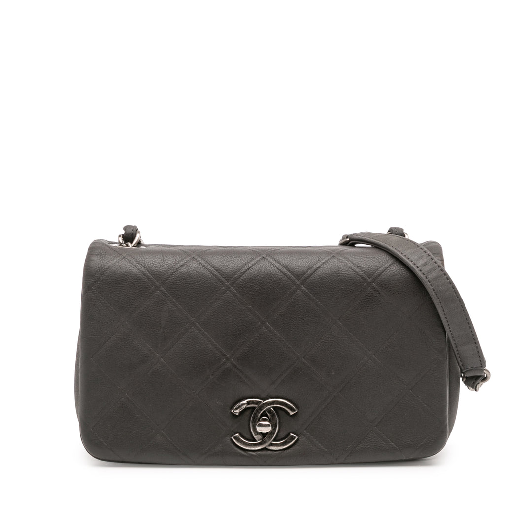 Chanel Diamond embossé New Chic à rabat Petit Cuir de veau