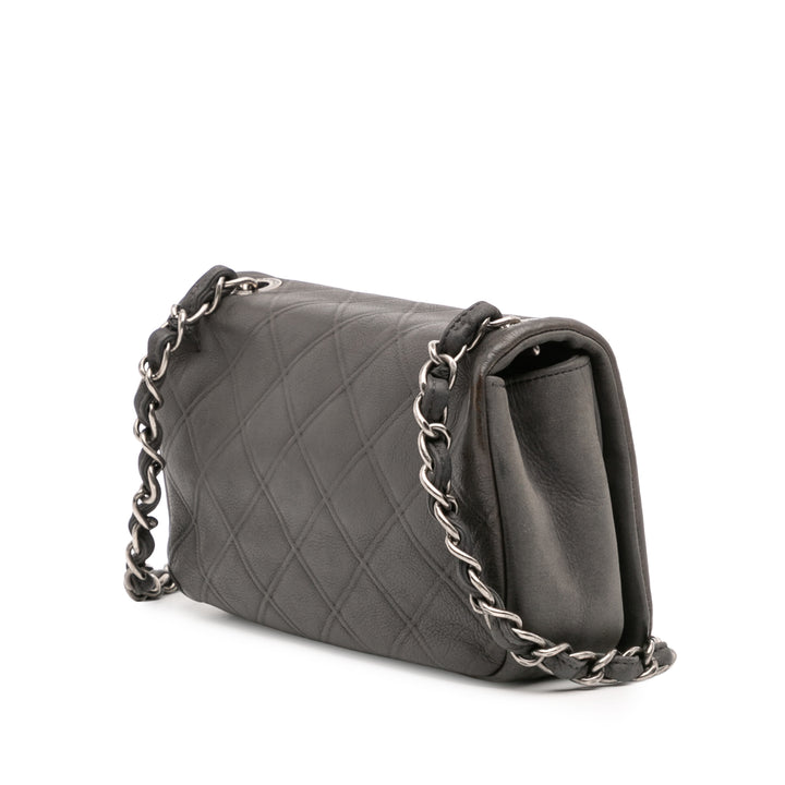 Chanel Diamond embossé New Chic à rabat Petit Cuir de veau