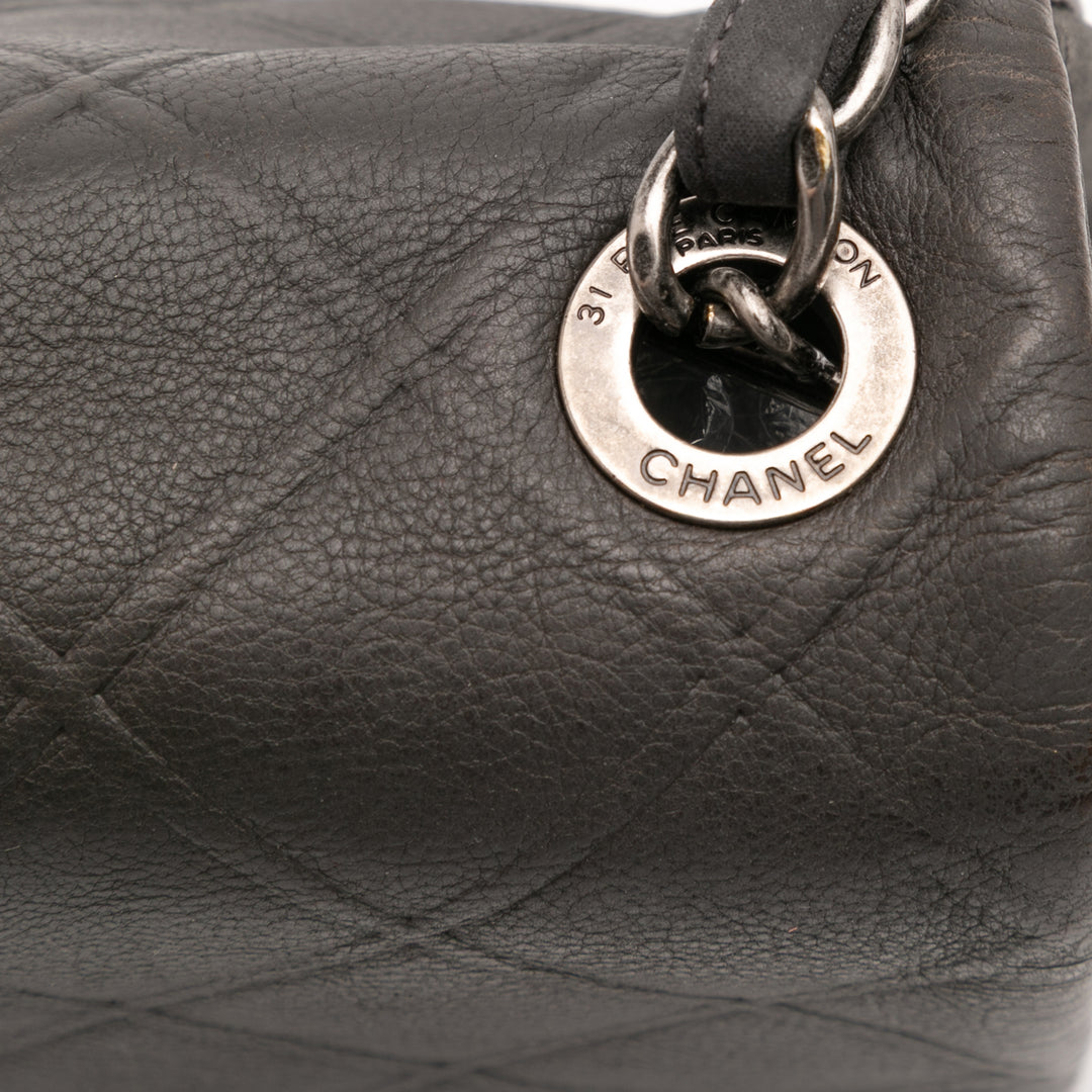 Chanel Diamond embossé New Chic à rabat Petit Cuir de veau