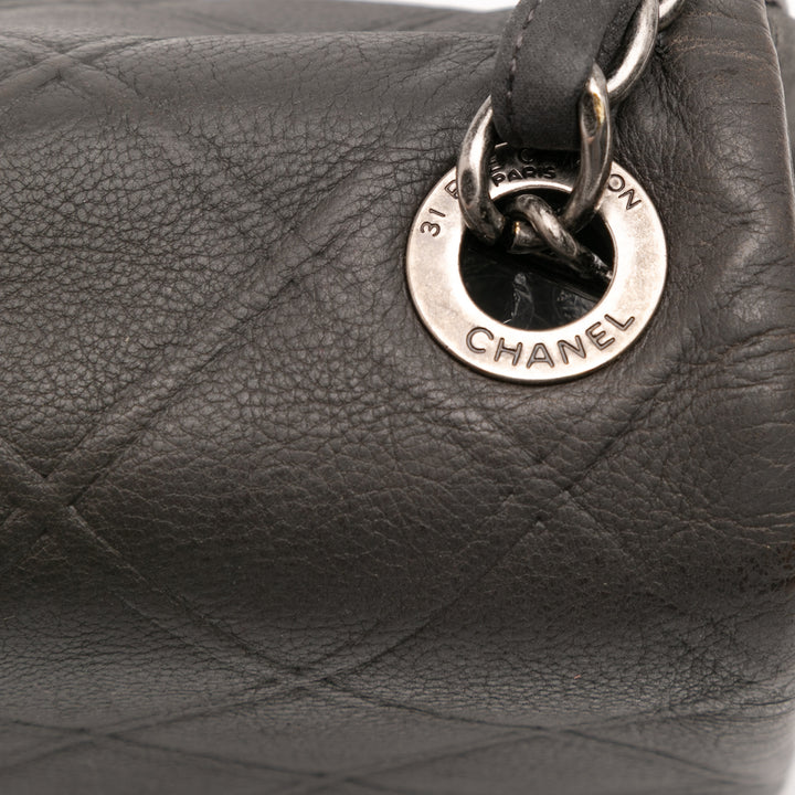 Chanel Diamond embossé New Chic à rabat Petit Cuir de veau