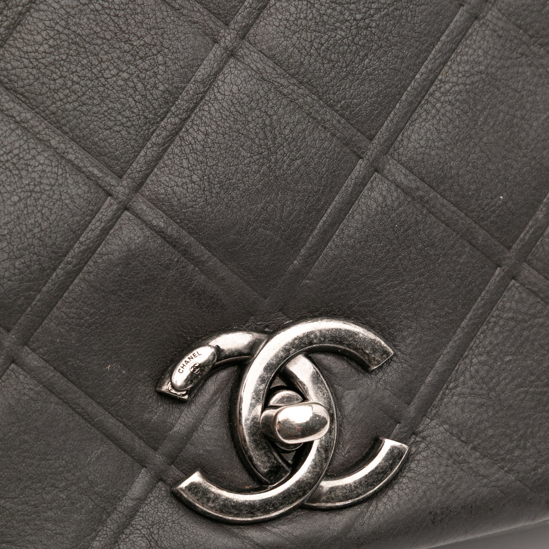 Chanel Diamond embossé New Chic à rabat Petit Cuir de veau