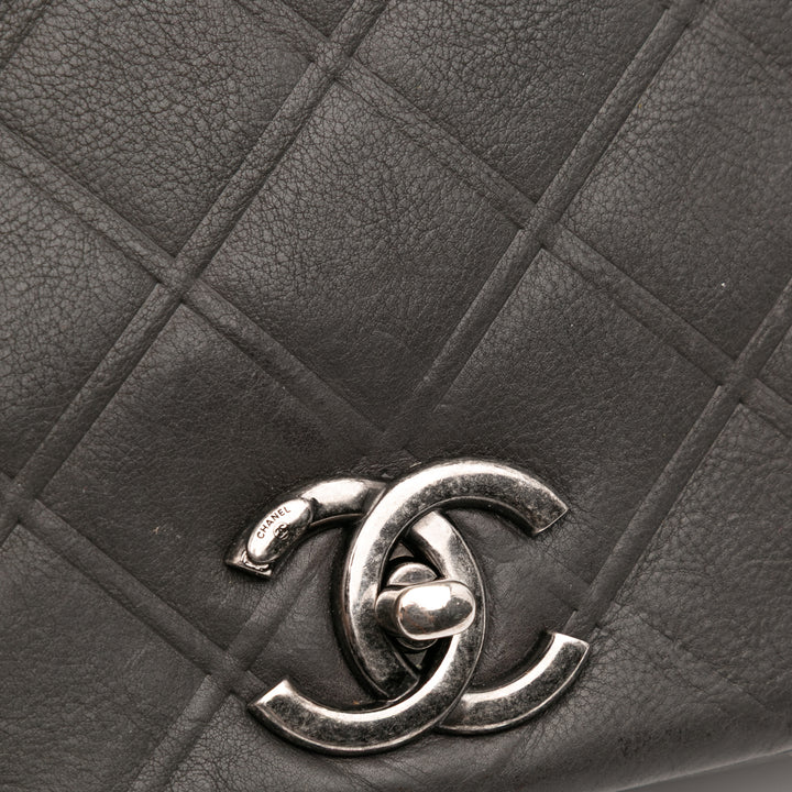Chanel Diamond embossé New Chic à rabat Petit Cuir de veau