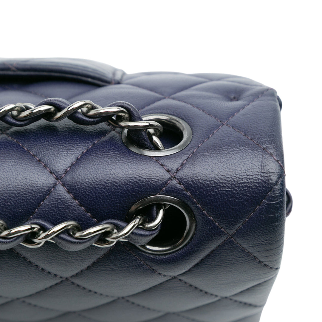 Chanel Medium Classic Cuir d’agneau Double rabat Bleu – GABY PARIS Authentique