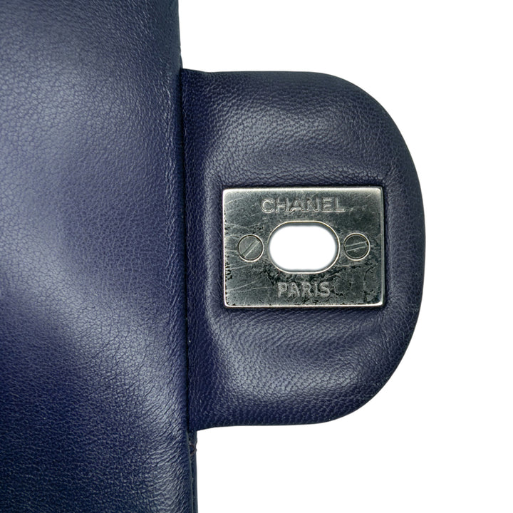 Chanel Medium Classic Cuir d’agneau Double rabat Bleu – GABY PARIS Authentique