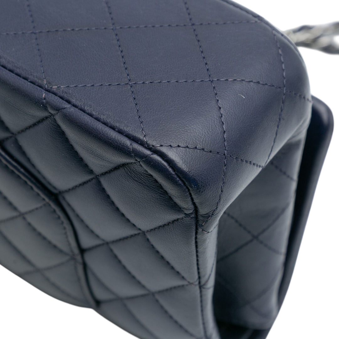 Chanel Medium Classic Cuir d’agneau Double rabat Bleu – GABY PARIS Authentique