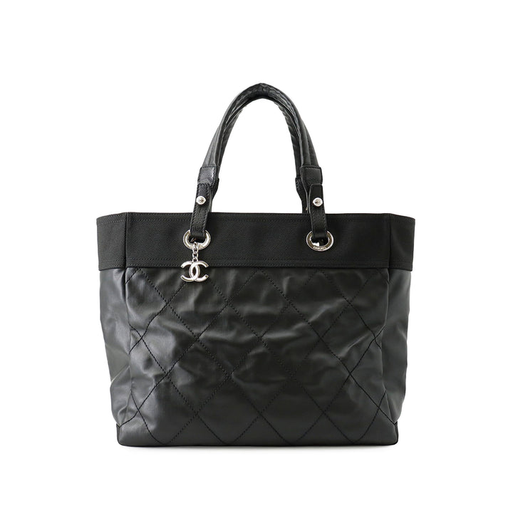 Chanel Matelassé Paris Biarritz Cabas Moyen Toile enduite Noir – vue principale – GABY PARIS