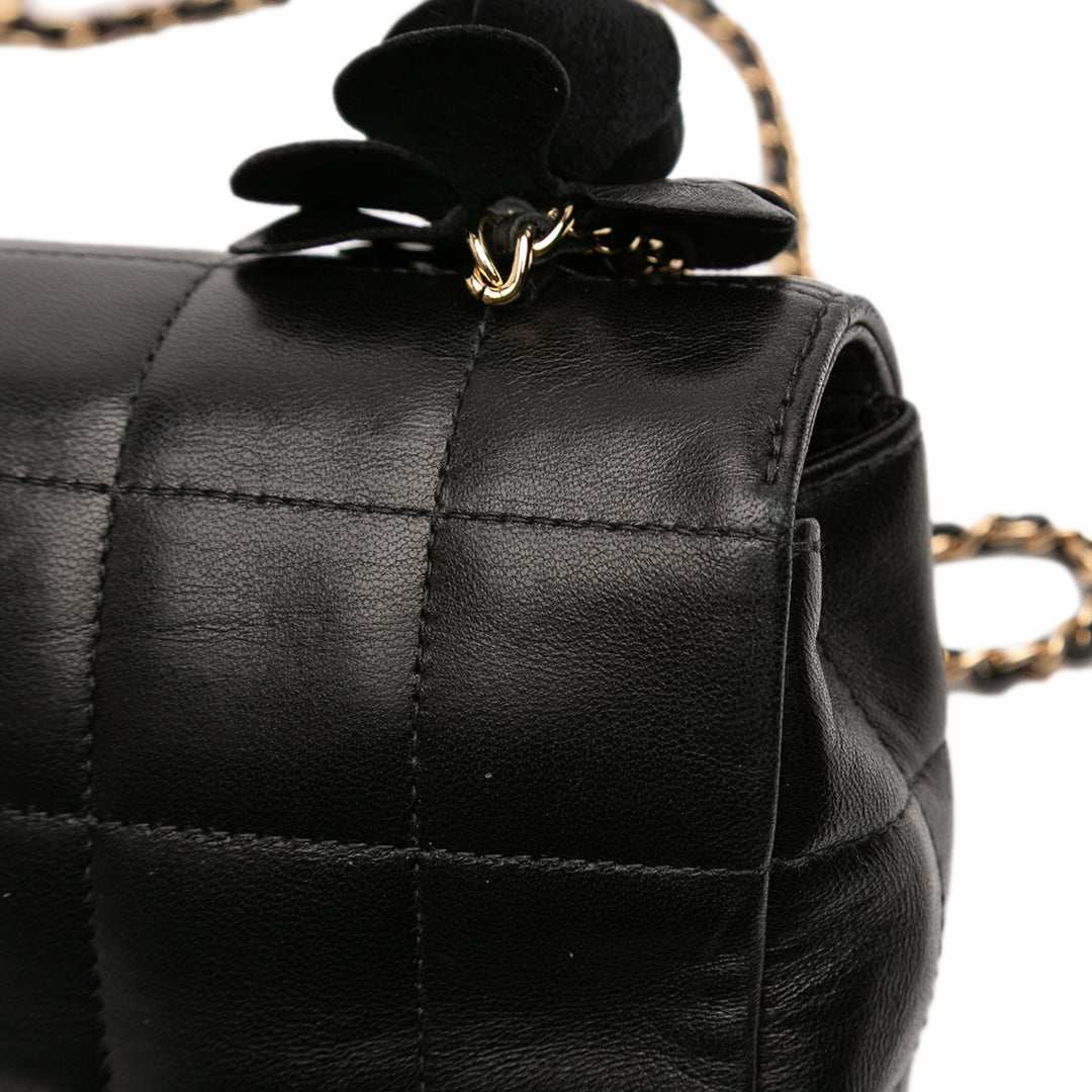 Chanel Mini Cuir d’agneau Chocolate Bar Camellia Flap Noir