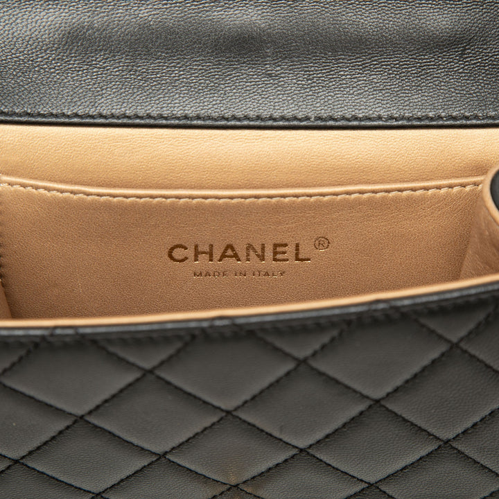 Chanel Small Cuir d’agneau Chic Perles à rabat