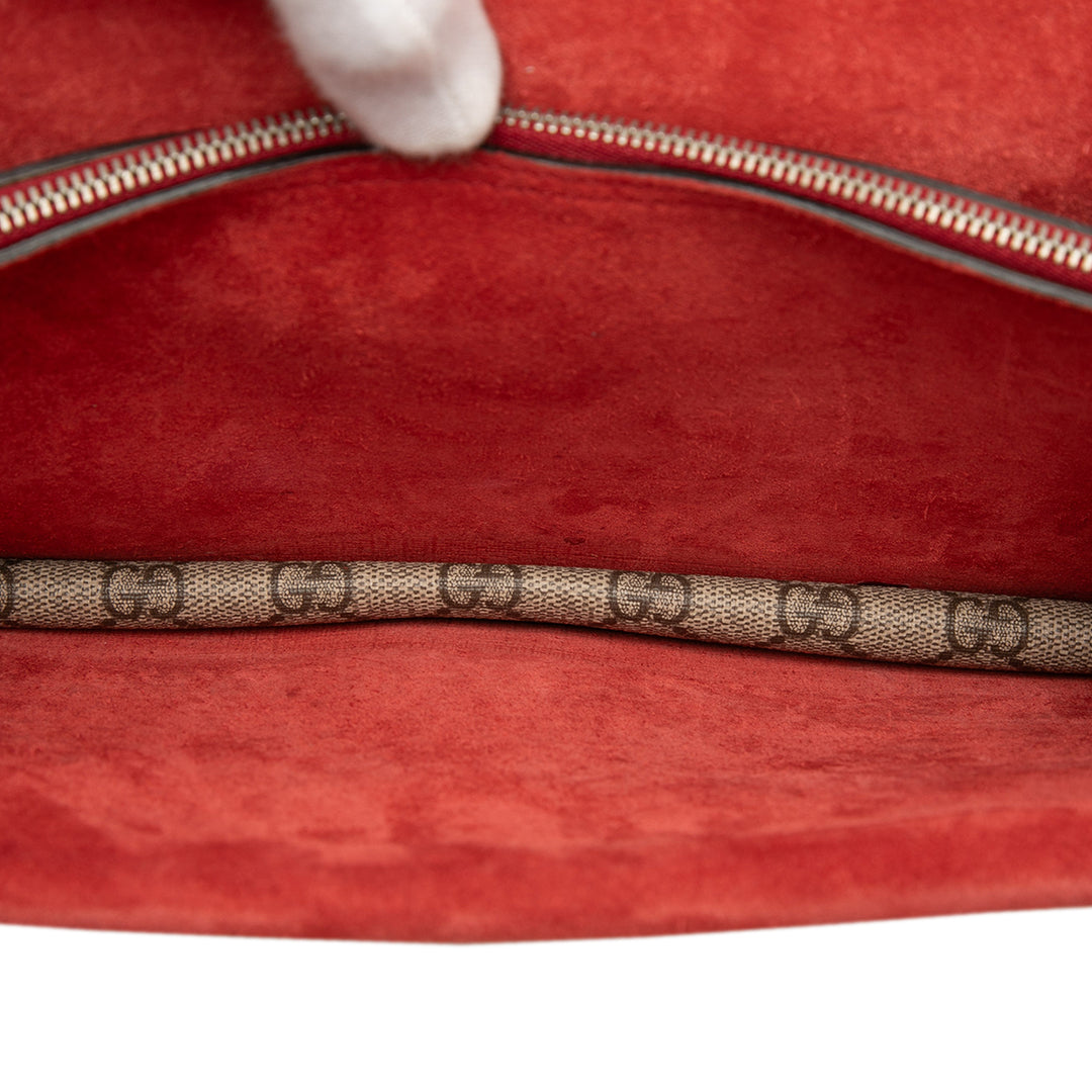 Gucci Sac porté épaule Dionysus GG Supreme Moyen Rouge – vue 4 – GABY PARIS
