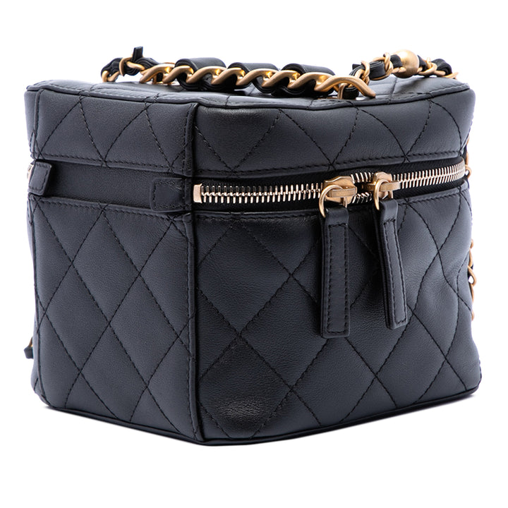 Chanel Vanity CC Matelassé avec chaîne Cuir de veau Noir – vue 2 – GABY PARIS